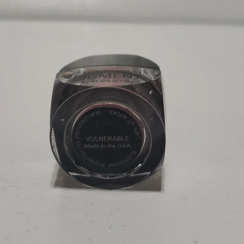 Younique mineral loose eyeshadow pigments